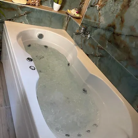 Апартаменты Gjonis House Саранда